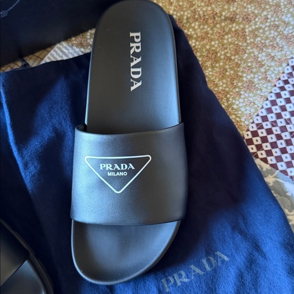 PRADA MENS SZ 7 Fits Women\'s  8.5-9.5. Leather Slide Sandals.Prada triangle logo main image 5